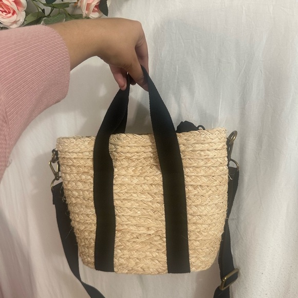 Stylish Tan and Black Woven Tote Bag - Picture 1 of 4